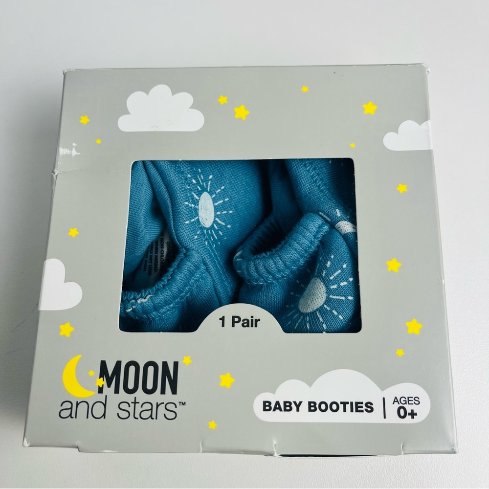 Moon and Stars Baby Booties 0+, Blue print NEW